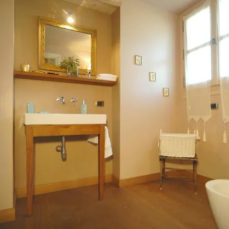 לינה וארוחת בוקר Normanna 4*